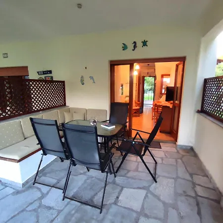 Apartament Maisonete Helen *